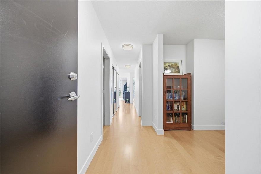2002 1408 Strathmore Mews