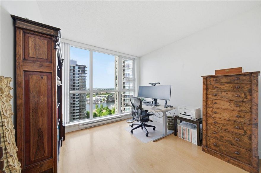 2002 1408 Strathmore Mews