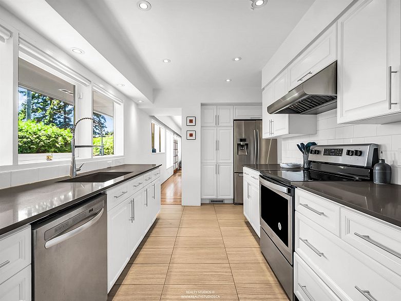 947 Evergreen Place