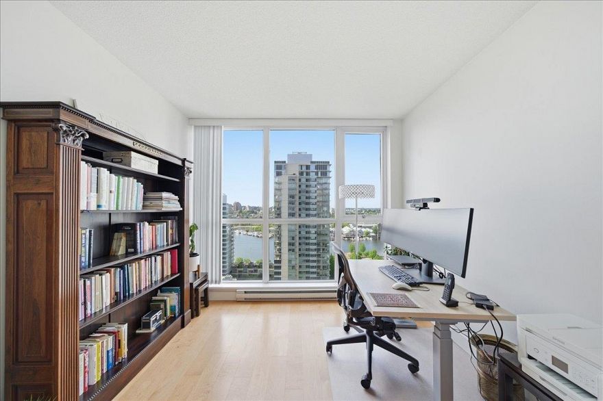2002 1408 Strathmore Mews