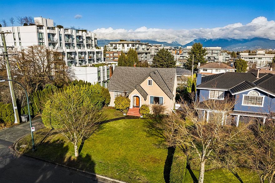 475 W 27th Avenue