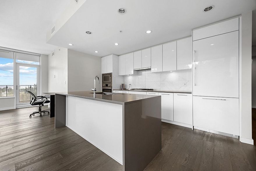1208 3487 Binning Road