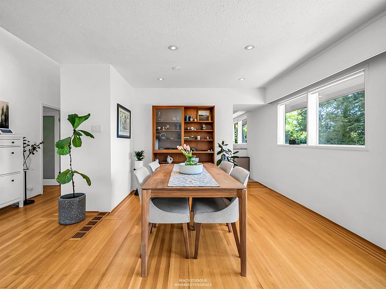 947 Evergreen Place