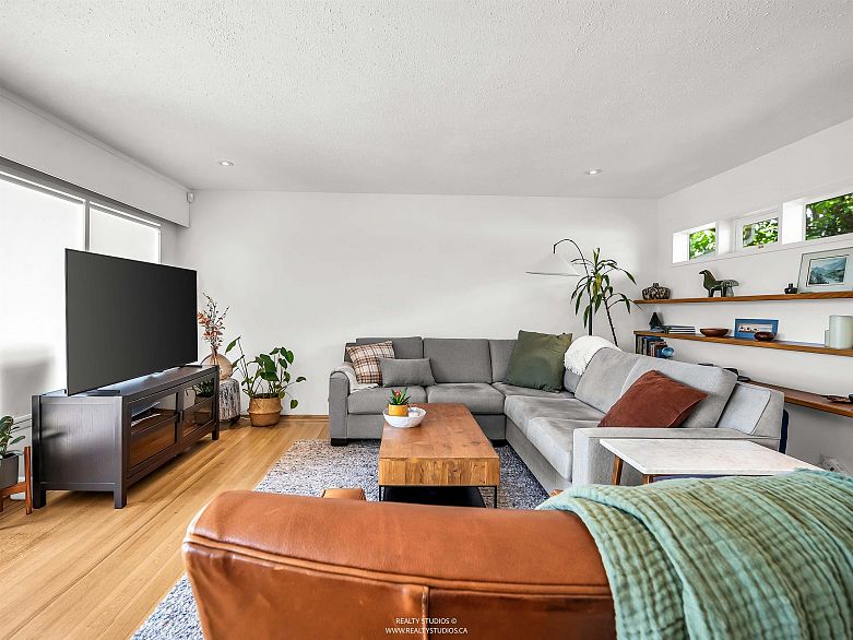 947 Evergreen Place