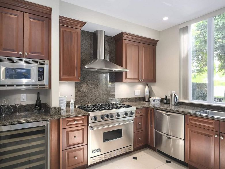 410 Beach Crescent