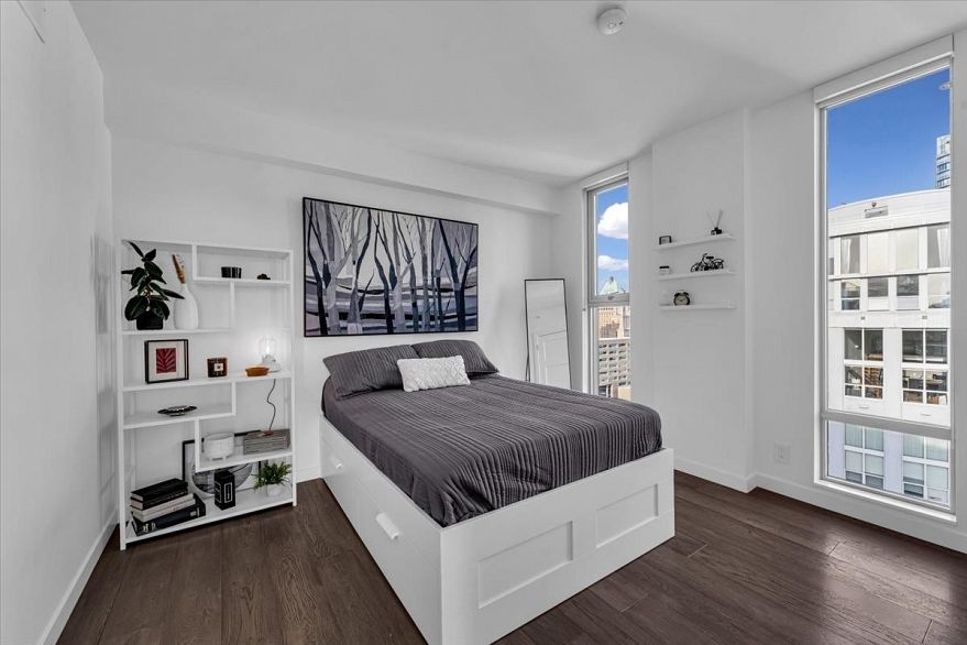 PH2502 999 Seymour Street