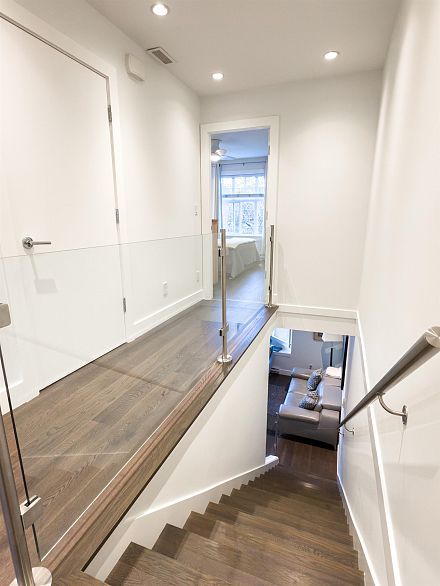 922 W 15th Avenue
