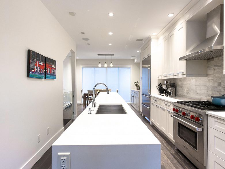 922 W 15th Avenue