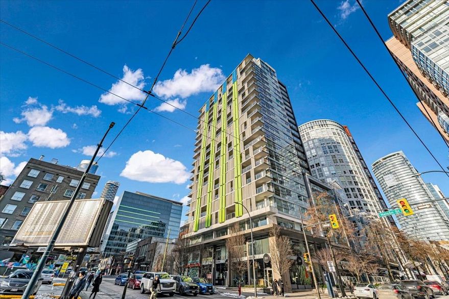 PH2502 999 Seymour Street