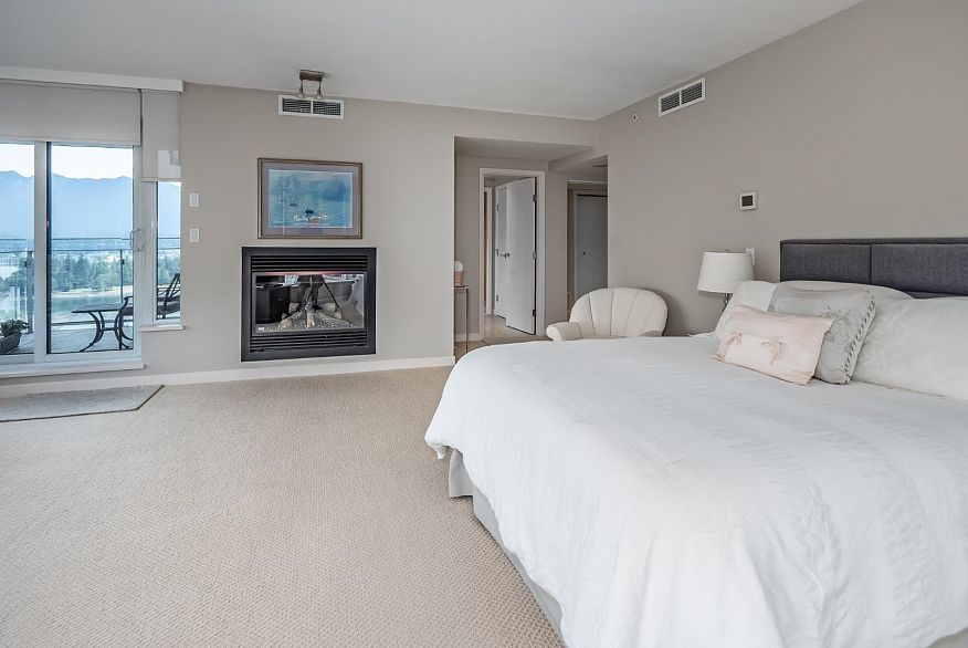 2401 1233 W Cordova Street