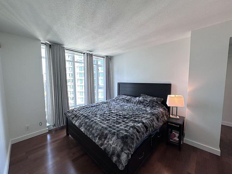 1904 1616 Bayshore Drive