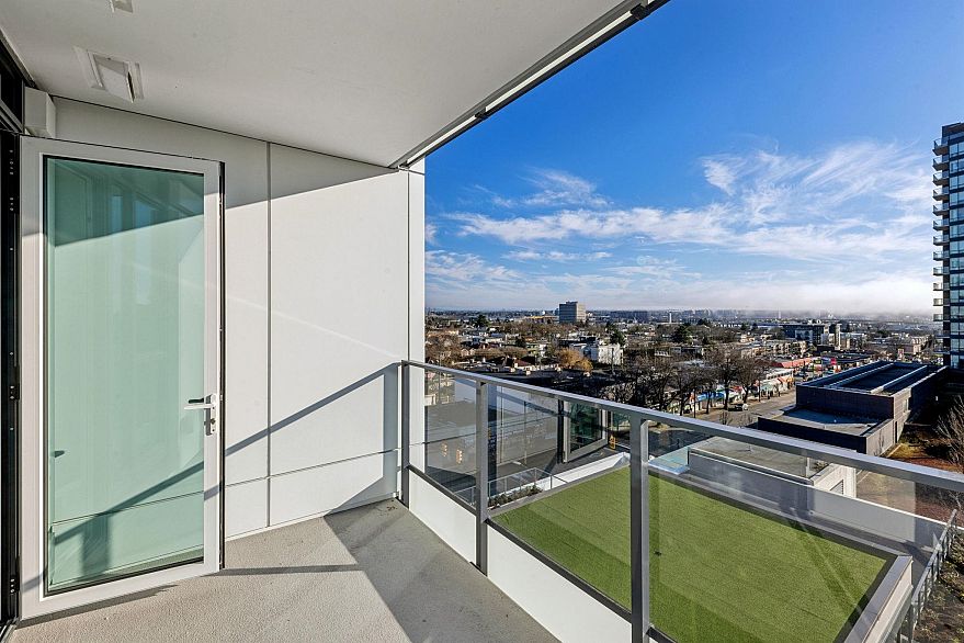606 8415 Granville Street