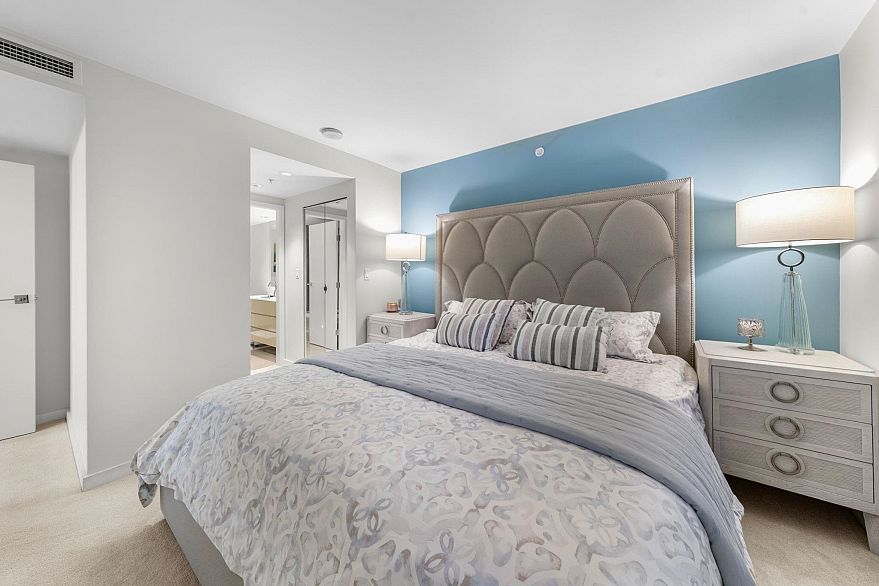 903 8 Smithe Mews