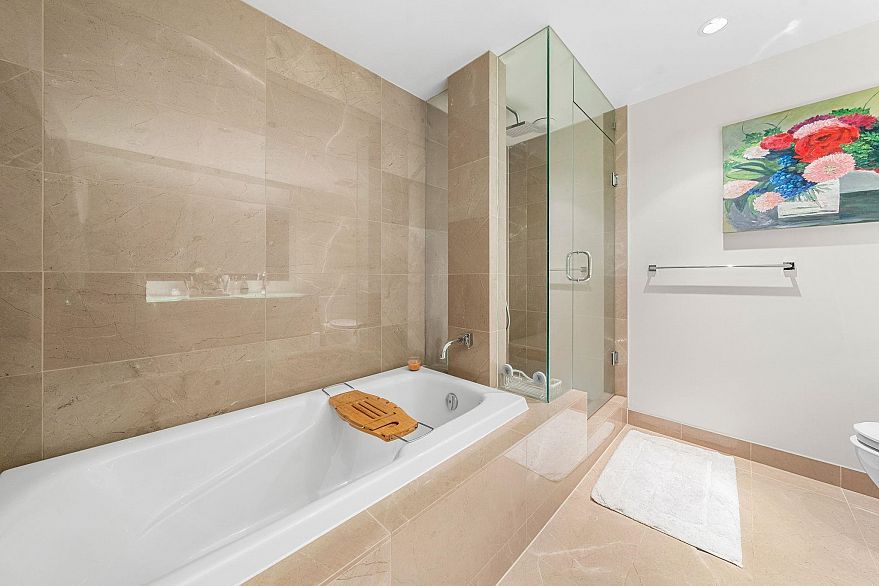 903 8 Smithe Mews