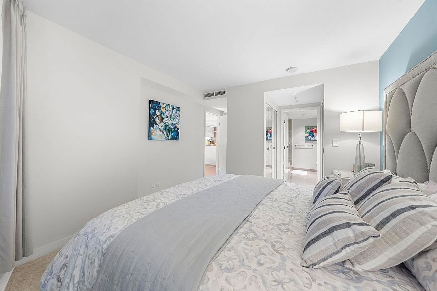 903 8 Smithe Mews