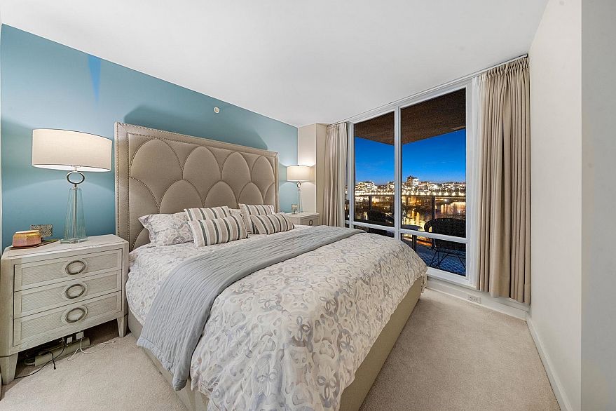 903 8 Smithe Mews