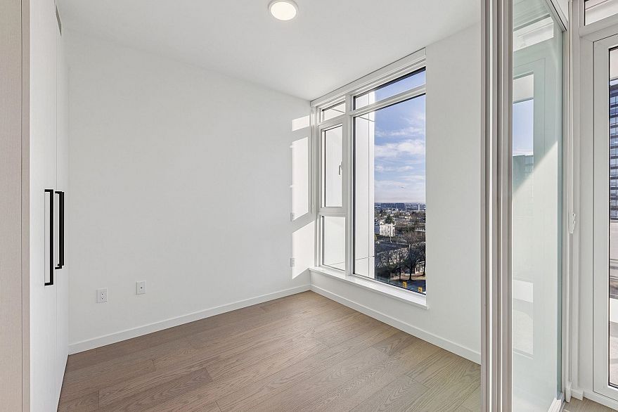 606 8415 Granville Street