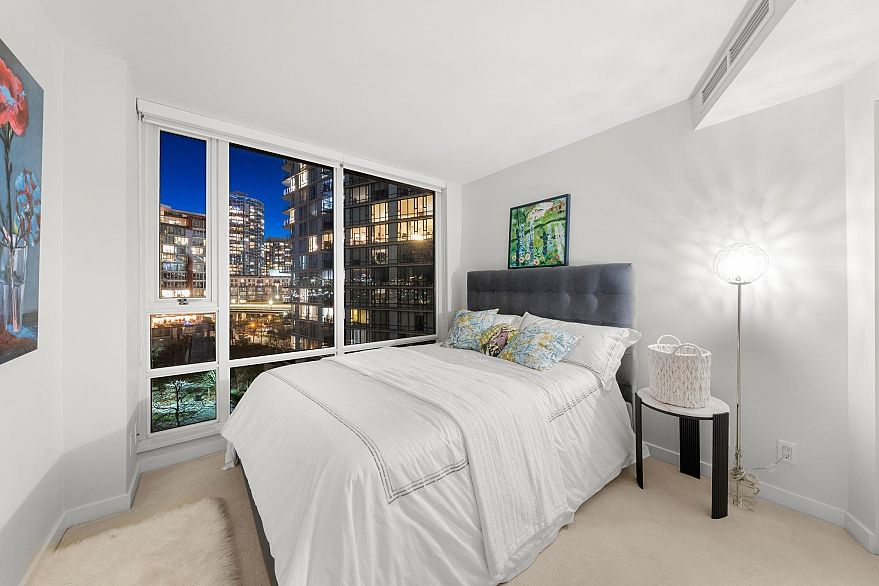 903 8 Smithe Mews