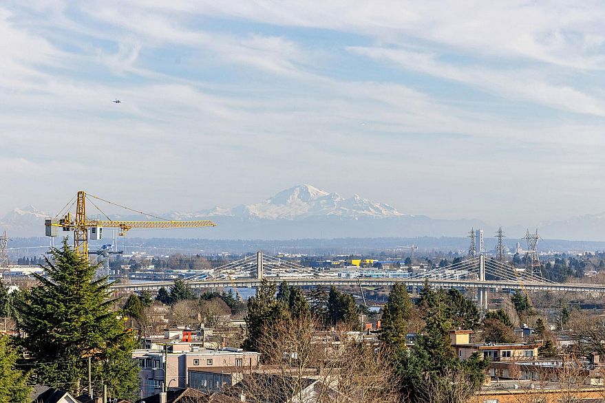 606 8415 Granville Street