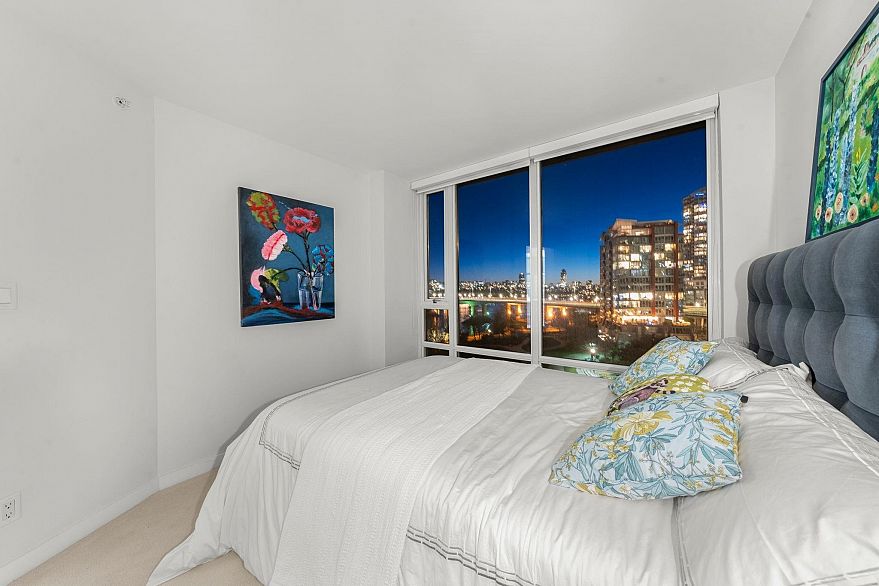 903 8 Smithe Mews