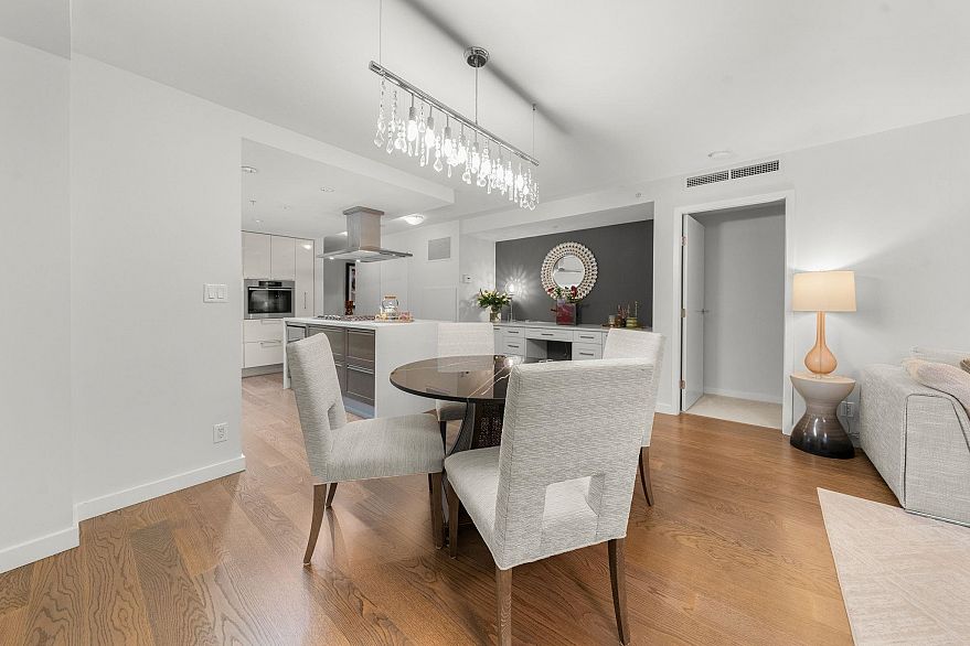 903 8 Smithe Mews