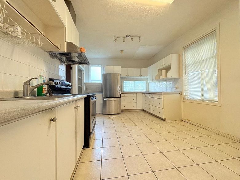 3034 Glen Drive