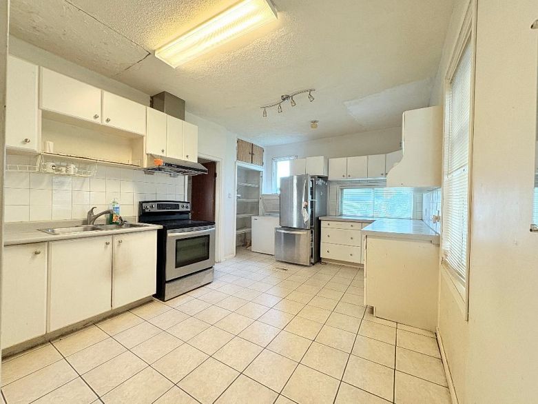 3034 Glen Drive