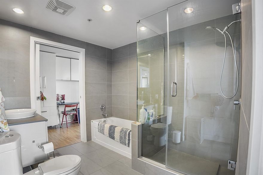 1401 108 W Cordova Street