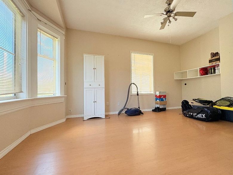 3034 Glen Drive