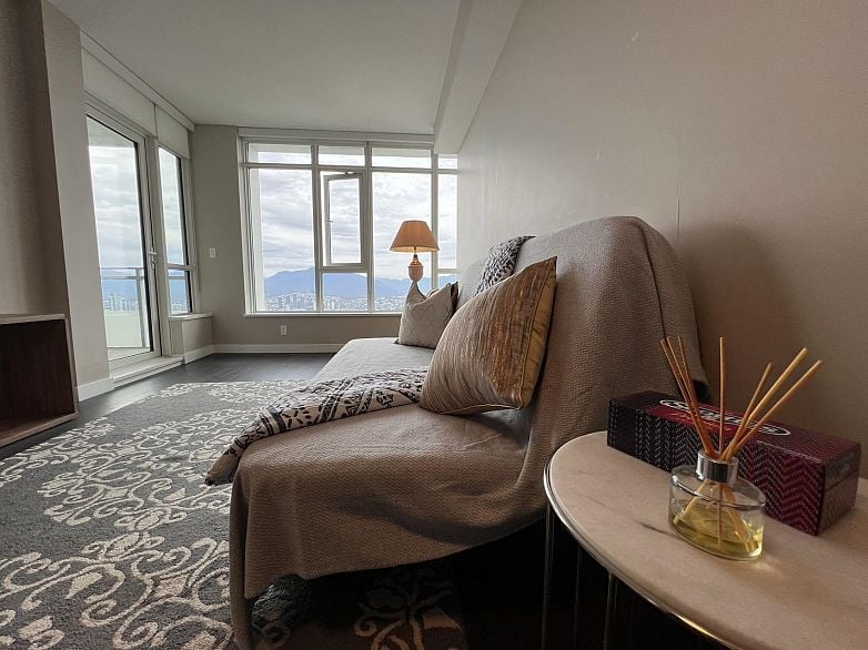 35XX 4508 HAZEL ST., Vancouver BC V5H 0E4