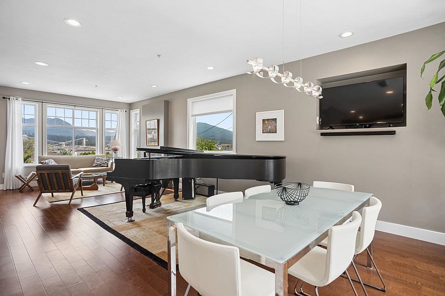 2808 Wall Street