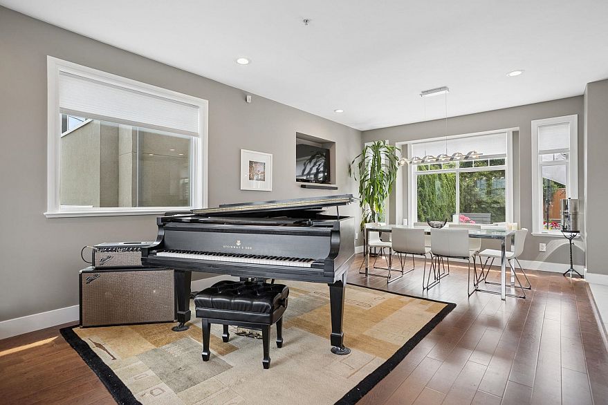 2808 Wall Street