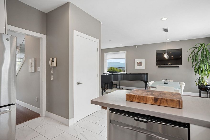 2808 Wall Street
