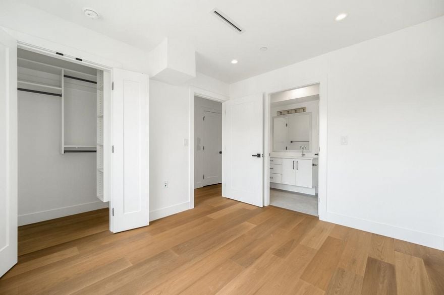 1 950 W 17th Avenue