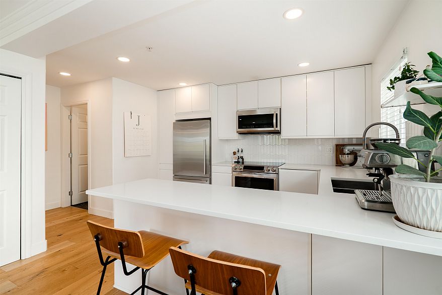 2042 Triumph Street