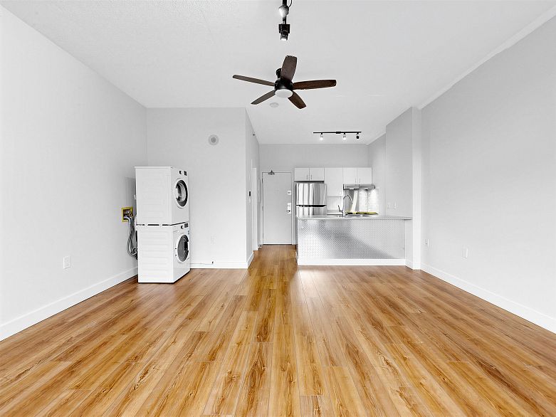 302 22 E Cordova Street
