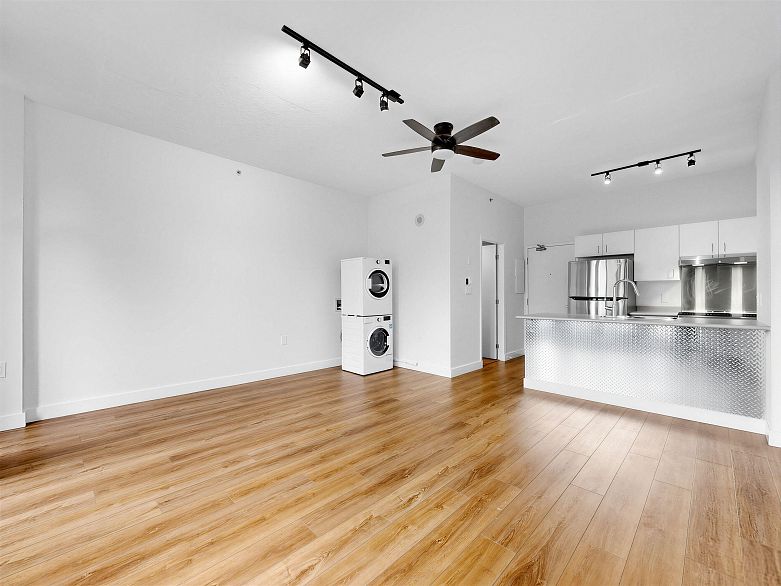 302 22 E Cordova Street