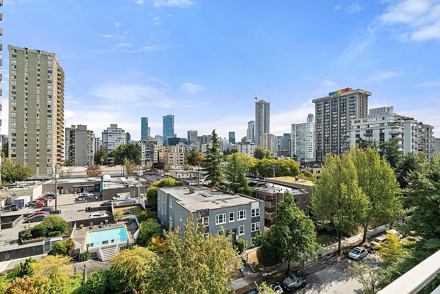 806 1250 Burnaby Street