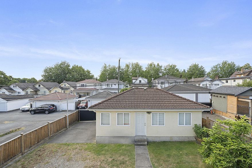 2772 Triumph Street