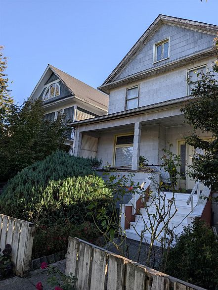 742 E 13th Avenue