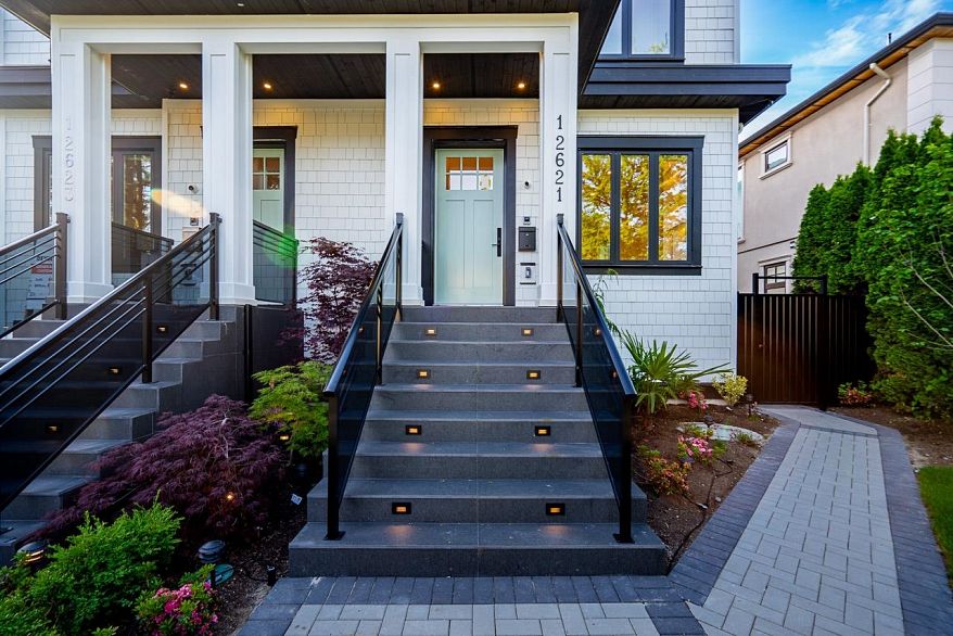 2621 Mcbain Avenue
