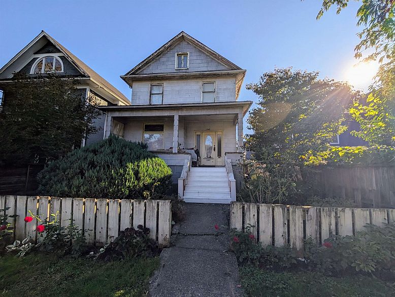 742 E 13th Avenue