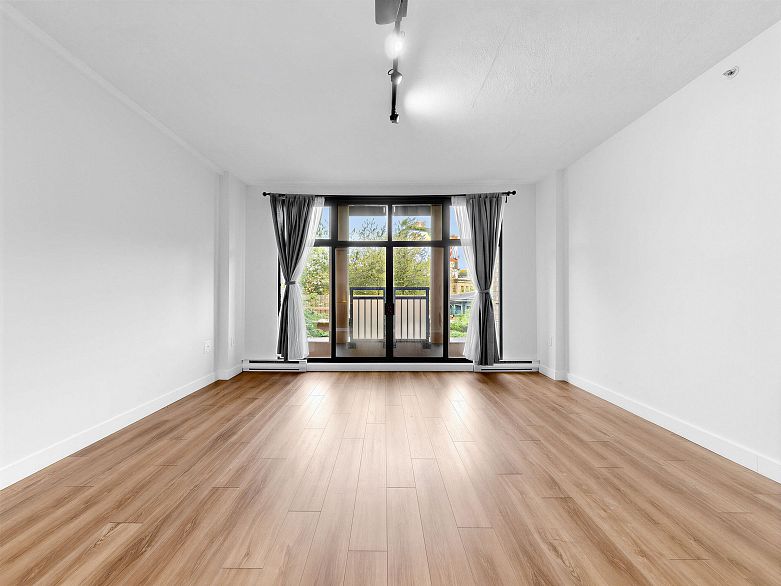 302 22 E Cordova Street