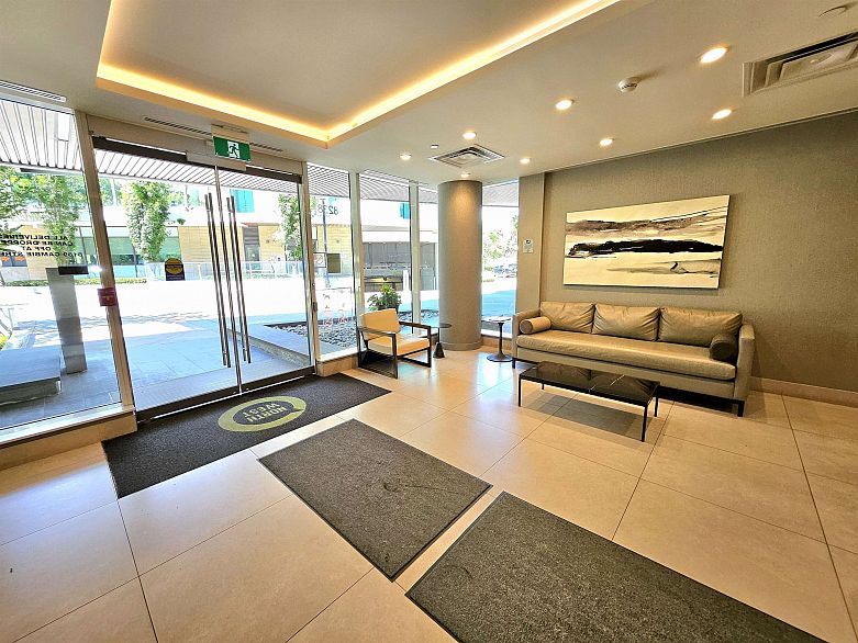 1308 8238 Lord Street