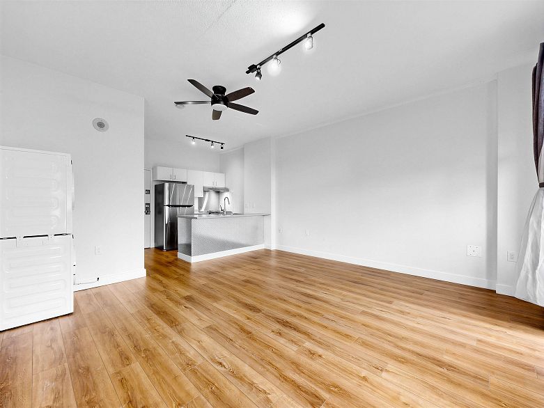 302 22 E Cordova Street
