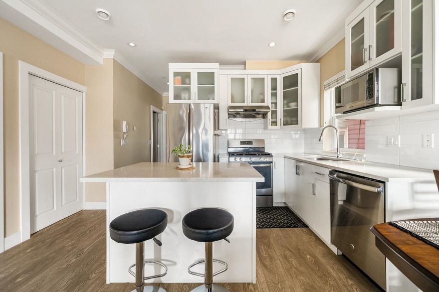 201 4577 Slocan Street