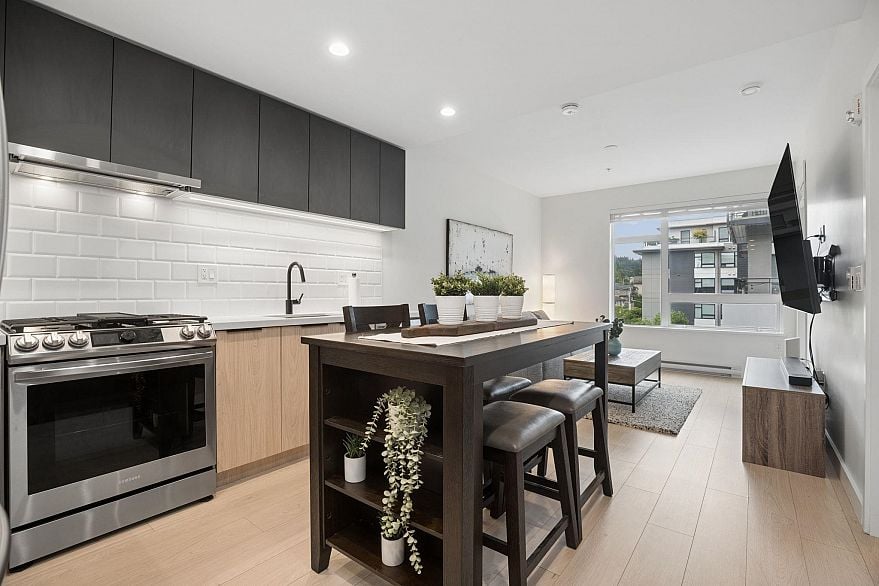 413 3038 St George Street