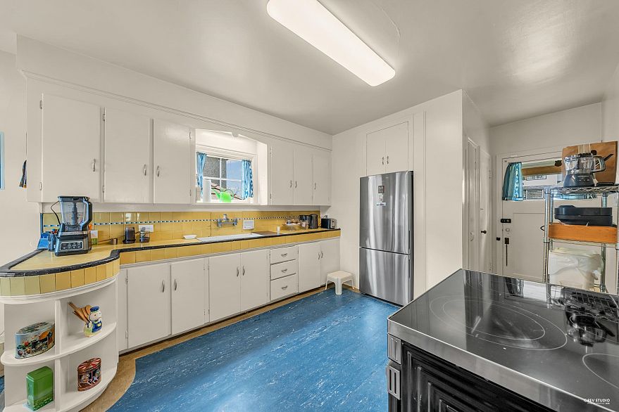 2245 W 22nd Avenue
