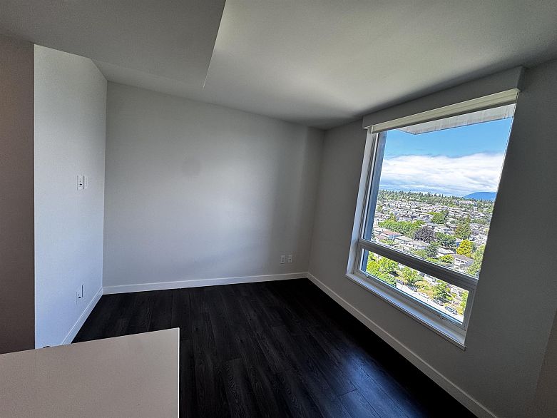 1904 8189 Cambie Street