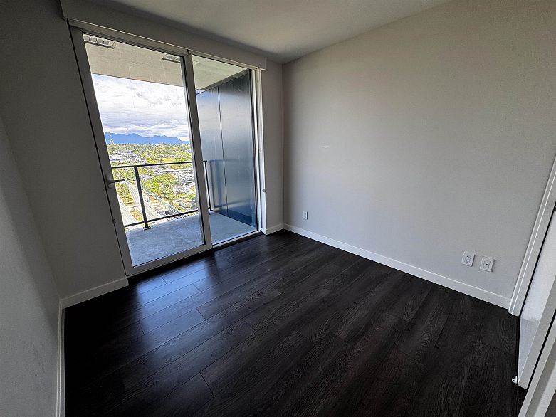1904 8189 Cambie Street